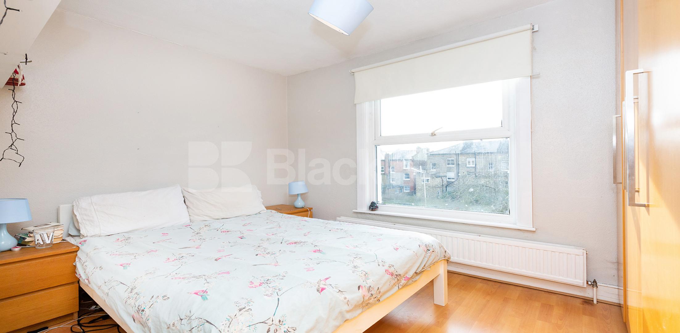 			TOP FLOOR OF A PERIOD CONVERSION, 1 Bedroom, 1 bath, 1 reception Flat			 Regina Road, STROUD GREEN